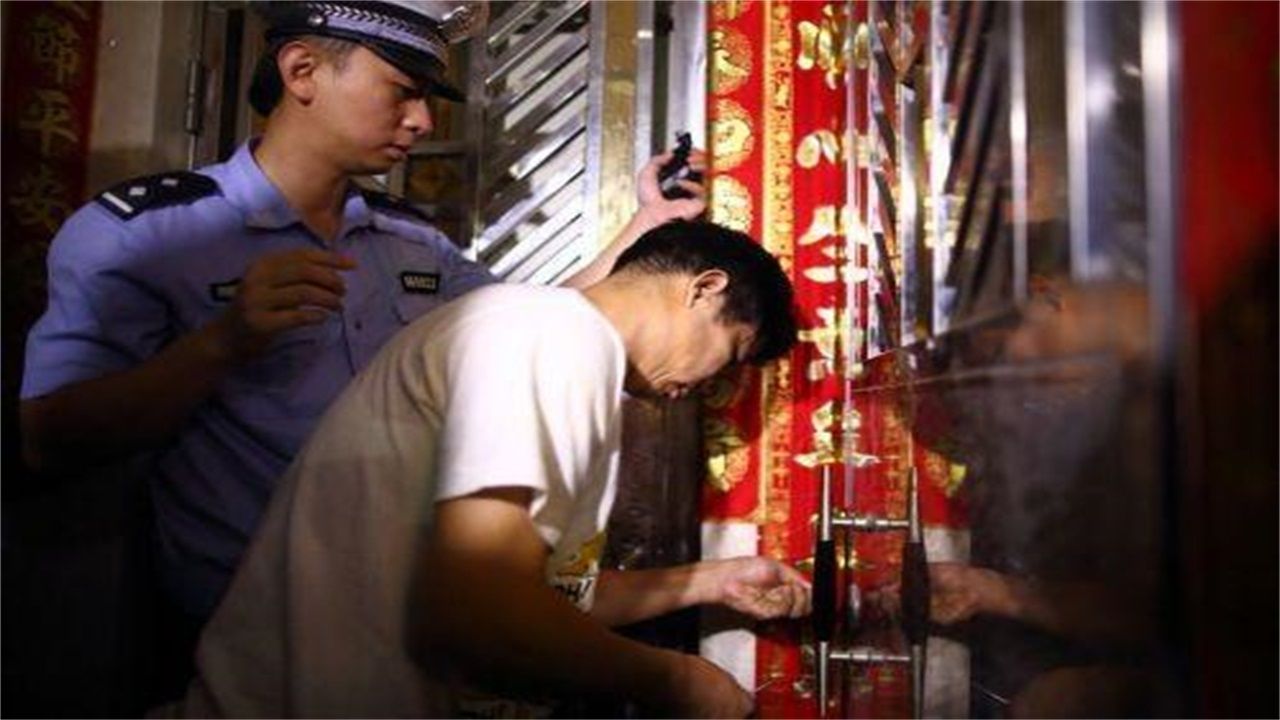常德请开锁师傅开了锁后，师傅为什么一般都不进门，就算主人请也不进去？